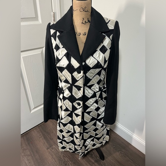 Biya Coat - Picture 1 of 3